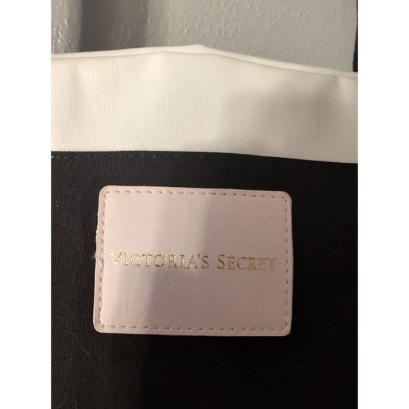 Victoria's Secret Weekender Bag Travel Luggage Sport Gym Duffel Bag NWT READ - Picture 2 of 7